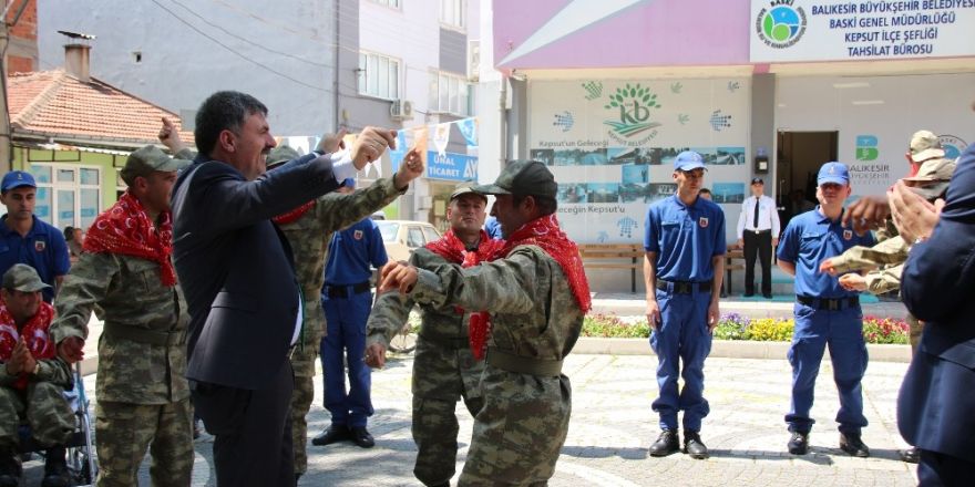 Engelli askerlere kına yakıldı