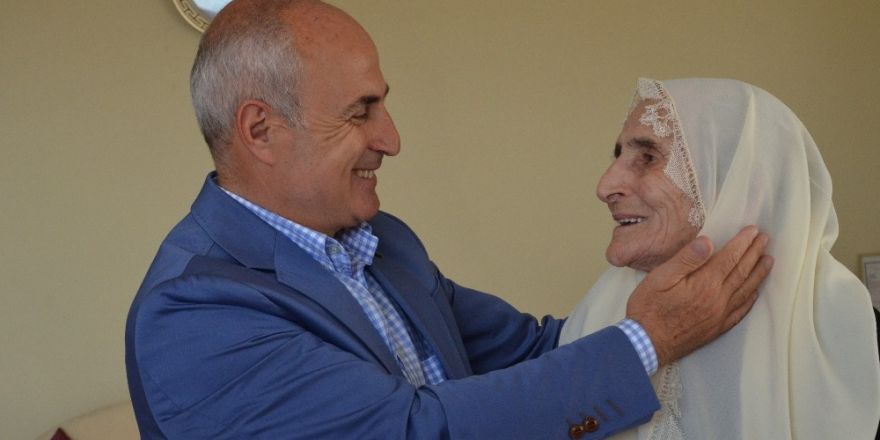 Başkan Akgün: "Annelerimizin hakkı asla ödenmez"