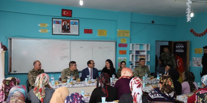 Kaymakam Ayça, kursiyerleri ziyaret etti