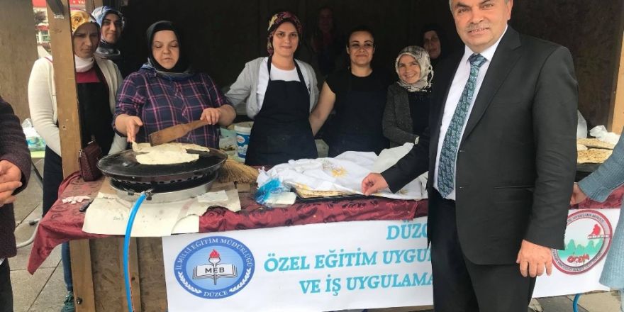 Başkan Ay özel öğrencilerle bir araya geldi