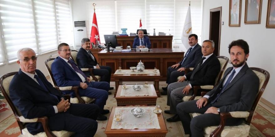 Vali, Başkan Akçadurak’ı tebrik etti