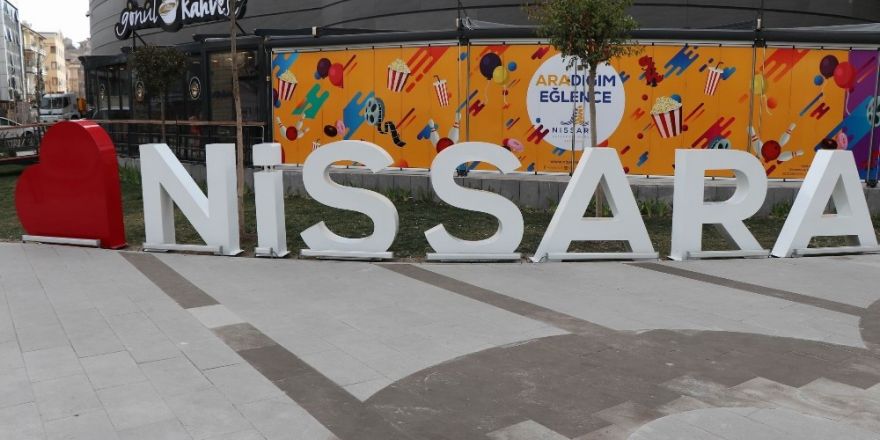 Nissara AVM anneleri yalnız bırakmadı