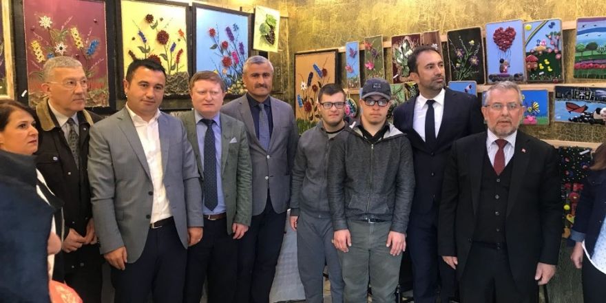 Özel öğrencilerin el emekleri sergilendi