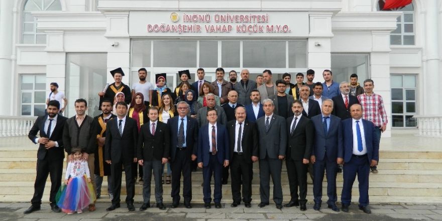 Vahap Küçük MYO’da mezuniyet coşkusu