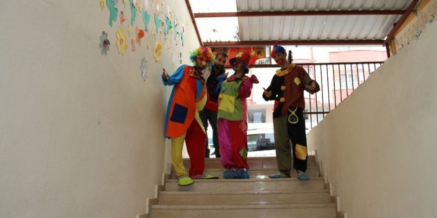Bismil Belediyesinden Kur’an talebelerine palyaço sürprizi