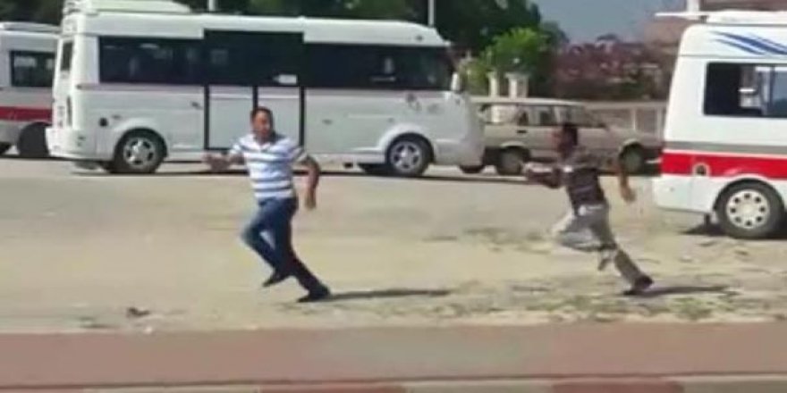 Dolmuşa bindirmeyen şoförü kovalayıp bıçakladı