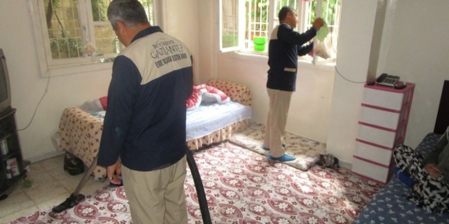 Gaziantep’te kimsesiz yaşlılara sağlık ve temizlik hizmeti