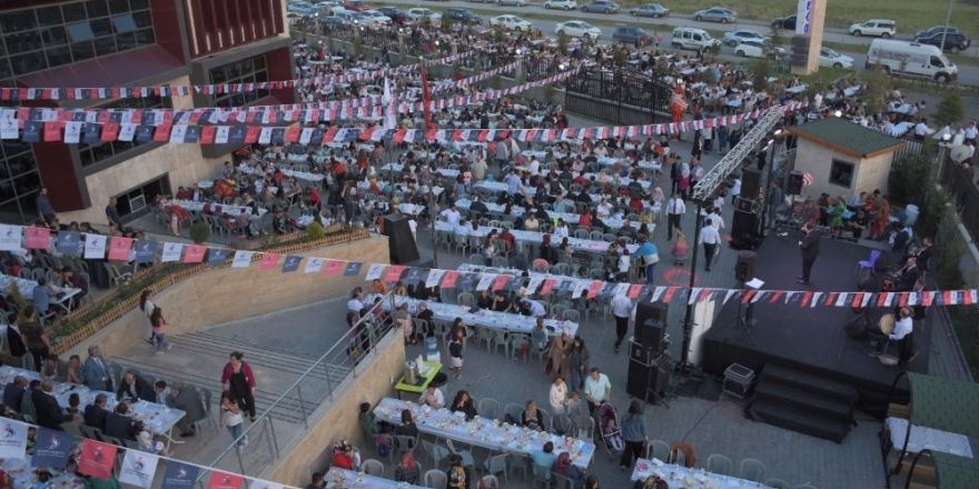 Darüşşifa’dan dev iftar