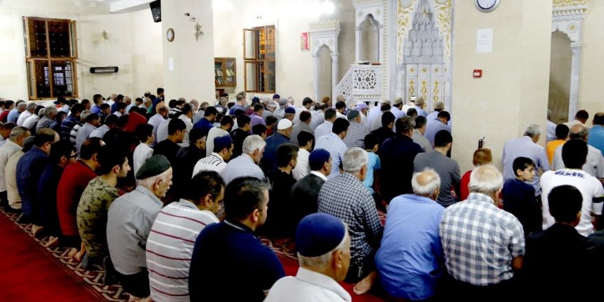 Şehitkamil’de Enderun usulü teravih geleneğini yaşatılıyor