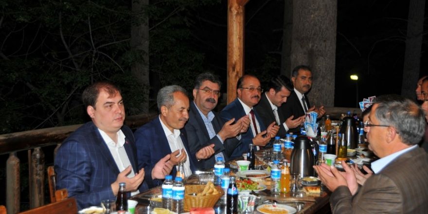 Başkan Akkaya’dan ilçe protokolüne iftar
