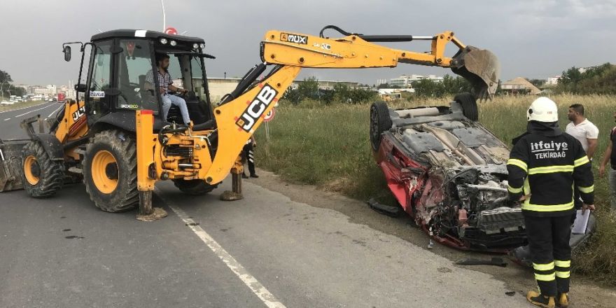 Beton dubaya çarpan otomobil takla attı