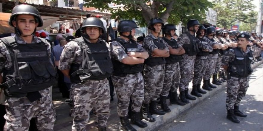 Halk ayaklanmıştı! Arap ülkesi geri adım attı