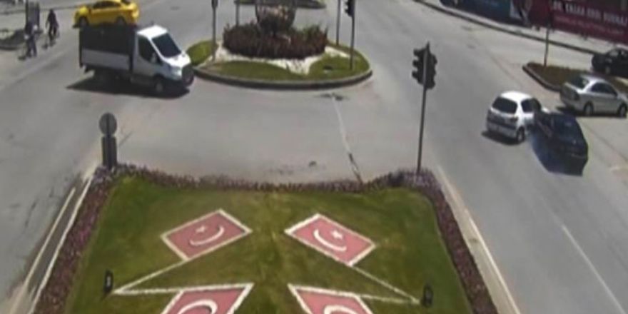 Erzincan’da trafik kazaları kameralara yansıdı