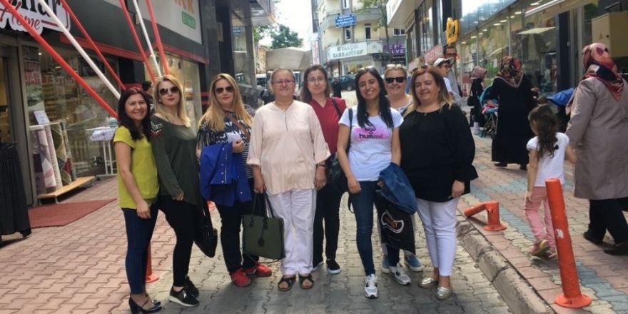 Türk Kadınlar Birliği 110 çocuğa kıyafet yardımında bulundu