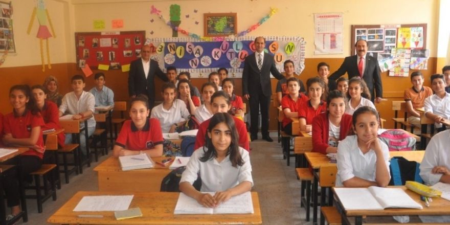 Silopi’de öğrencilere Ramazan Çocuk Dergisi dağıtıldı