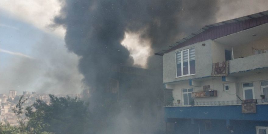 Samsun’da evlerin yakınına ulaşan yangın korkuttu