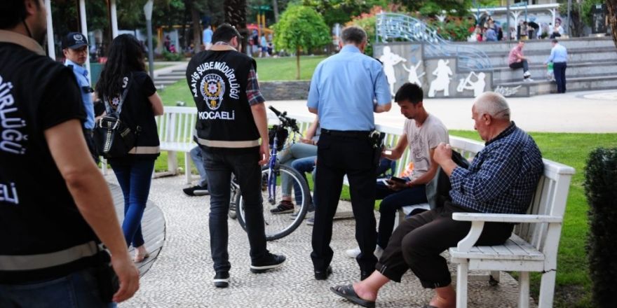 Kocaeli polisinden parklarda geniş çaplı uygulama: 13 gözaltı