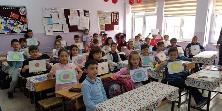 Öğrenciler ebru sanatıyla tanıştı