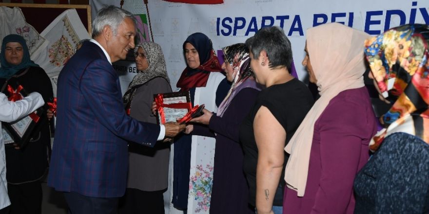ISMEK’i tamamlayan kursiyerler için sertifika töreni
