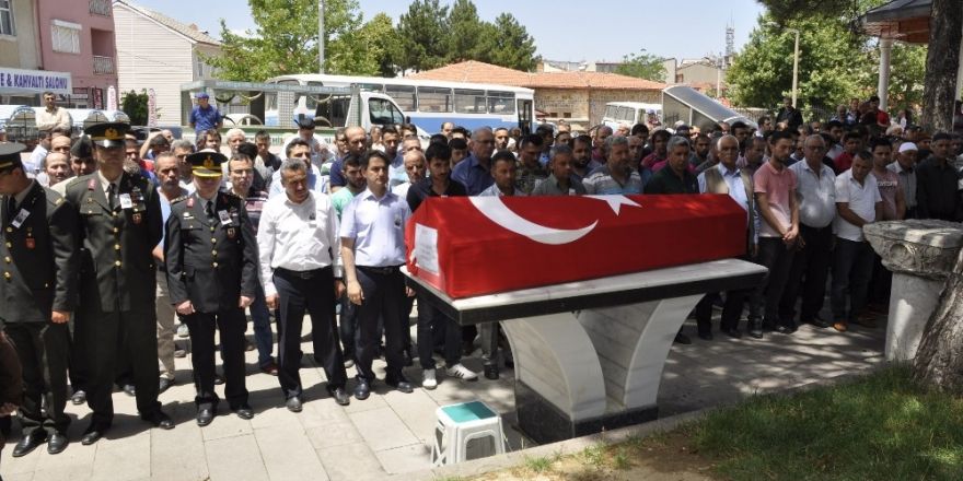 Trafik kazasında hayatını kaybeden uzman çavuş toprağa verildi
