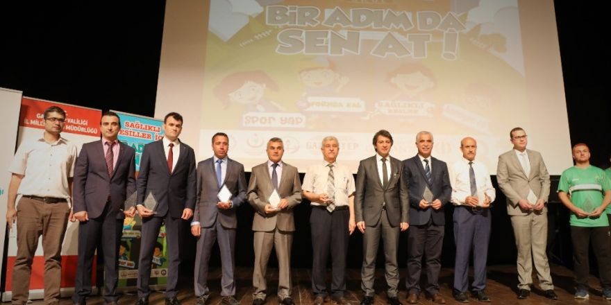 GAÜN’de “Sağlıklı nesiller için bir adım da sen at’’ projesinin ödül töreni gerçekleşti