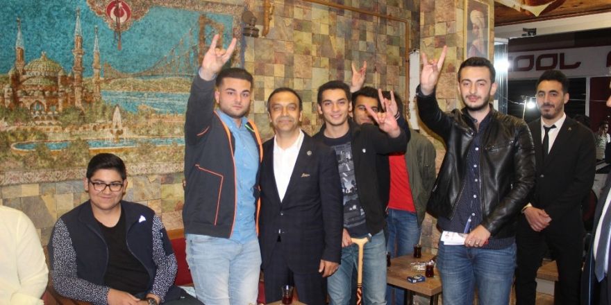 MHP Sivas Milletvekili adayı Özyürek seçim çalışmalarını sürdürüyor