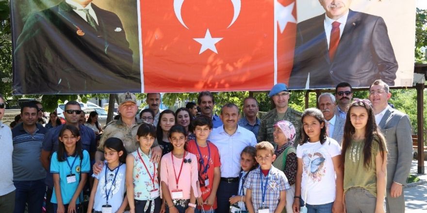 Tunceli’de en çok kitap okuyan öğrenciler ödüllendirildi