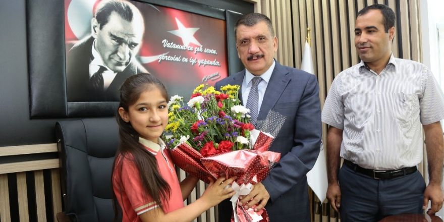 Başkan Gürkan öğrenciler ile bir araya geldi