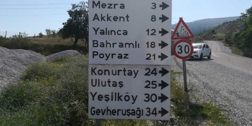 İlçelerde levhalama çalışmaları devam ediyor