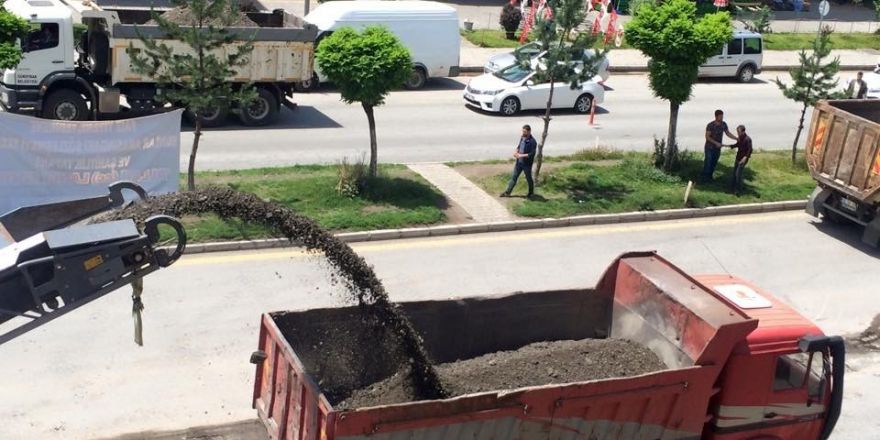 Güroymak’ta yol yapım çalışması