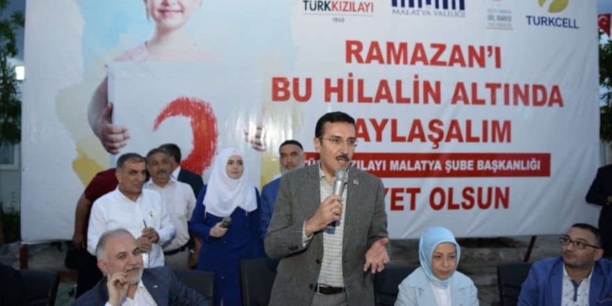 Bakan Tüfenkci, Suriyeli mültecilerle iftar yaptı