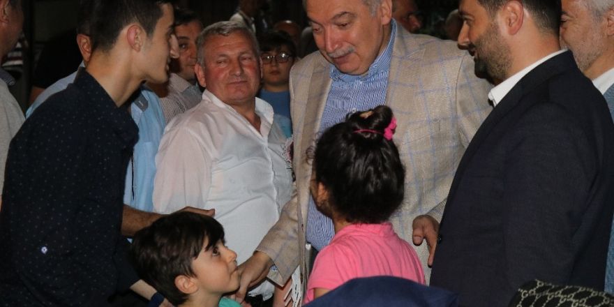 İBB Başkanı Uysal, Kağıthane’de sokak sahuruna katıldı