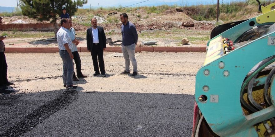 Beyşehir’de sıcak asfalt çalışmaları sürüyor