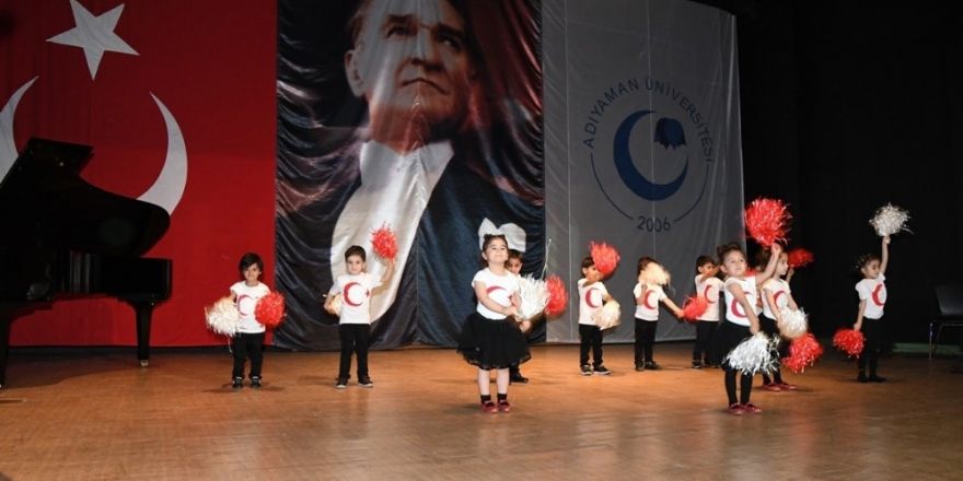 ADYÜ Kreşin miniklerinden yılsonu etkinliği