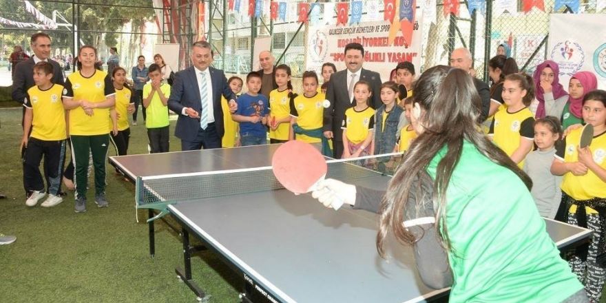 Çocukların hayatını değiştiren vali