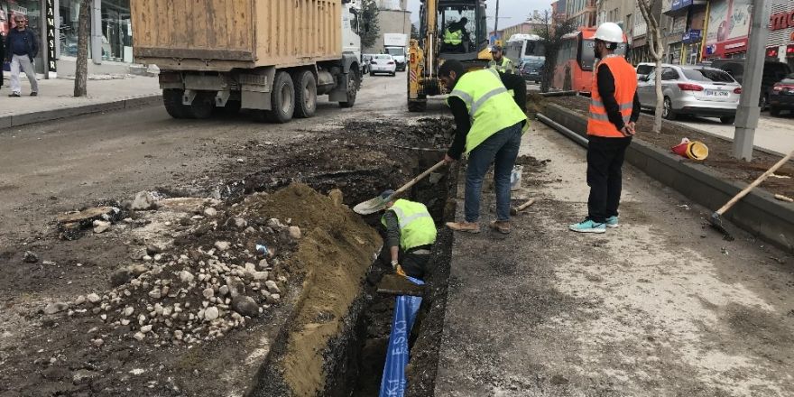 Büyükşehir içme suyu şebeke yenileme çalışmalarına devam ediyor