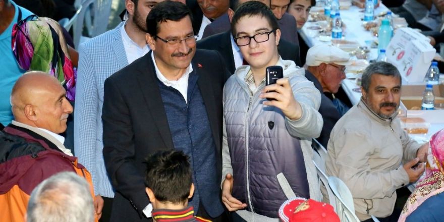 İftar sofrası bu sefer Sancaktepe’ye kuruldu
