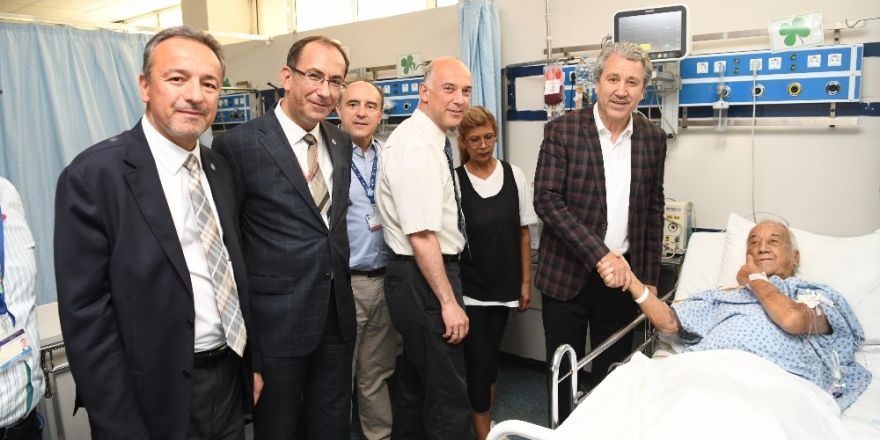 İngiliz yaşlı adam, ülkesinde değil İzmir’de şifa buldu