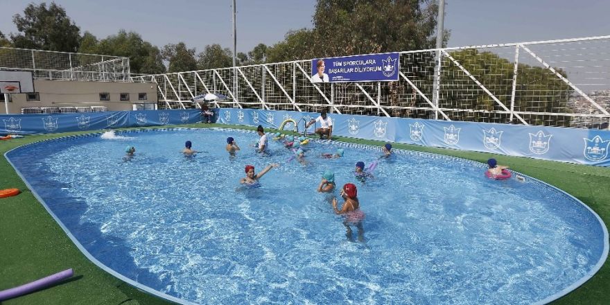 Konaklı miniklere serinleten karne hediyesi