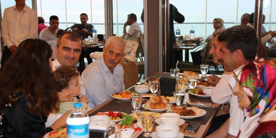 Başkan Yemenici belediye personeliyle iftarını açtı