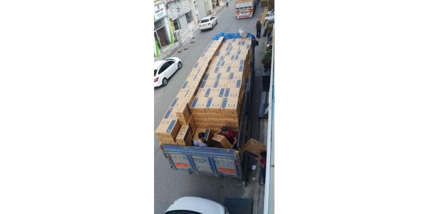 İstanbul polisinden sigara kaçakçılarına şok baskın: 480 bin paket kaçak sigara ele geçirildi