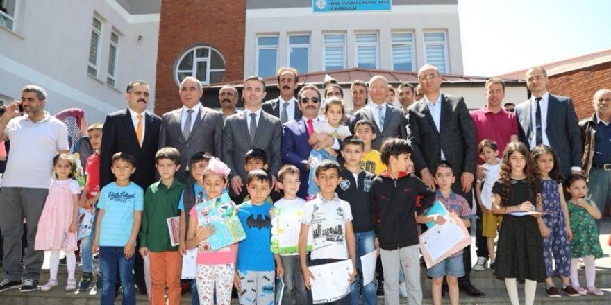 Bingöl’de 60 bin öğrenci karne heyecanı yaşadı