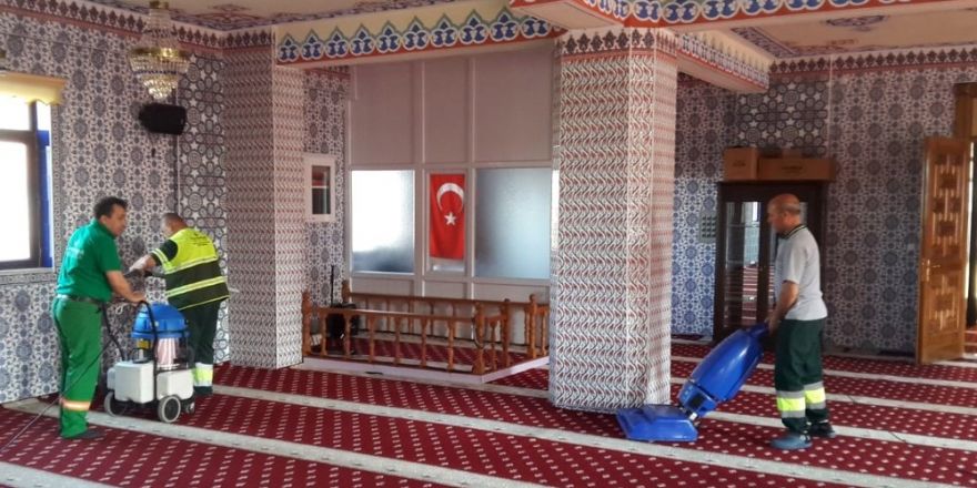 Camiler bayrama hazır