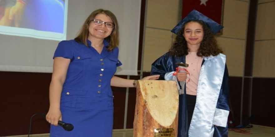 Karesi Ortaokulunda mezuniyet coşkusu