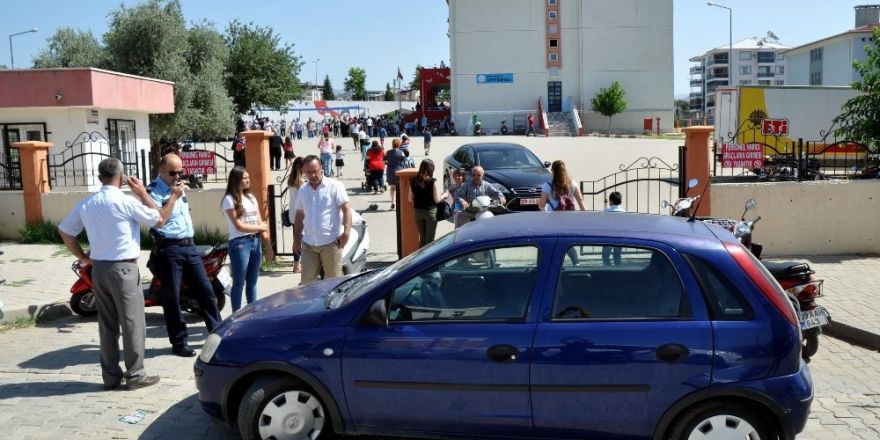 Kaymakam kendisini okula hapseden öğretmeni cezalandırdı