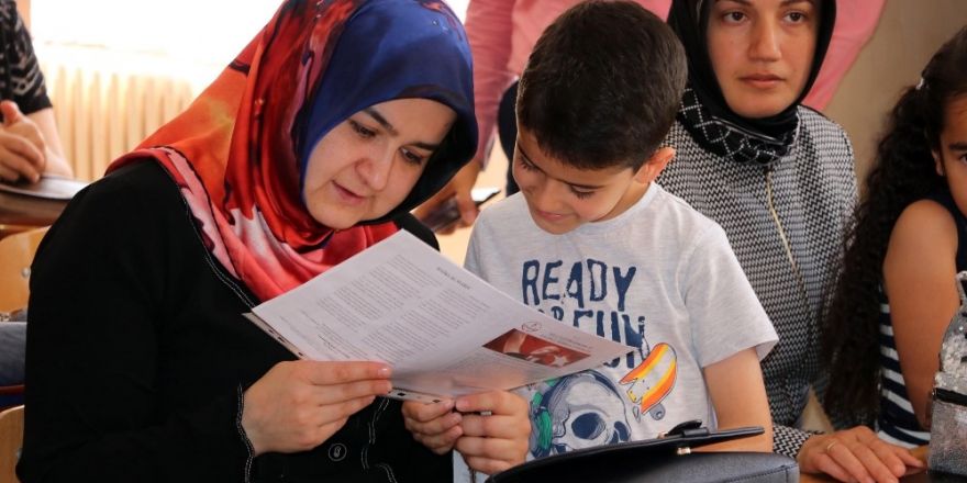 Yozgat’ta öğrenciler karne heyecanı yaşadı