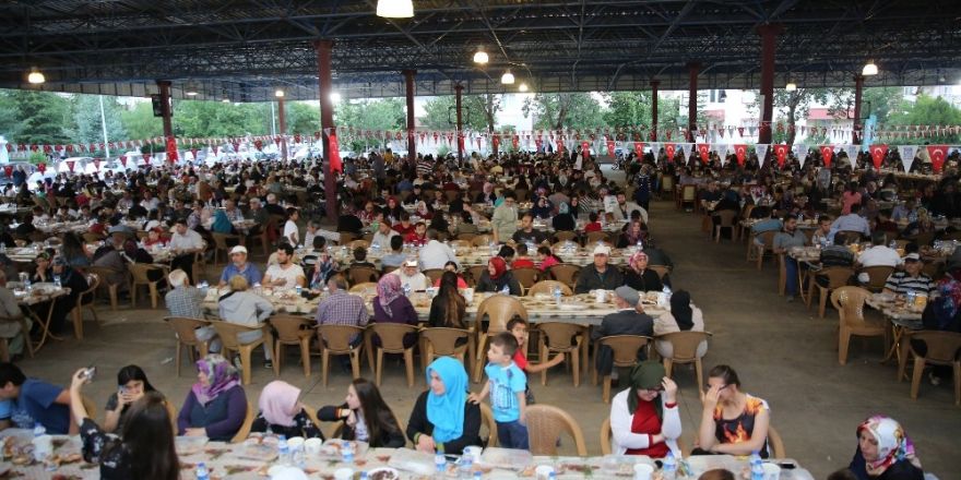 Başkan Büyükkılıç, Yeniköy halkıyla iftarda bir araya geldi