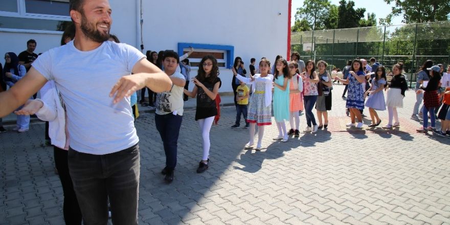 Tokat’ta karne sevinci davul, zurna ve halaylarla kutlandı