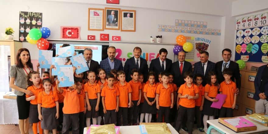 560 bin öğrenci karne heyecanı yaşadı