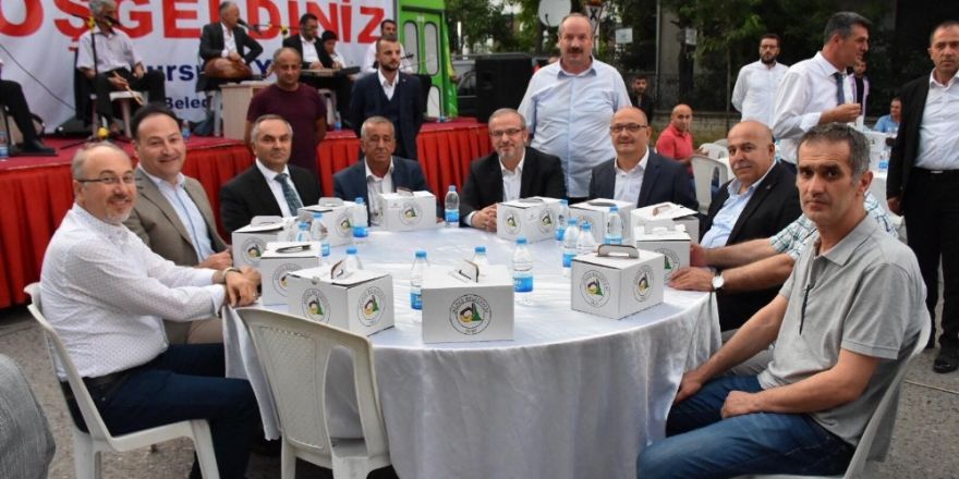 Başkan Ay, Uzunmustafa sakinleri ile orucunu açtı